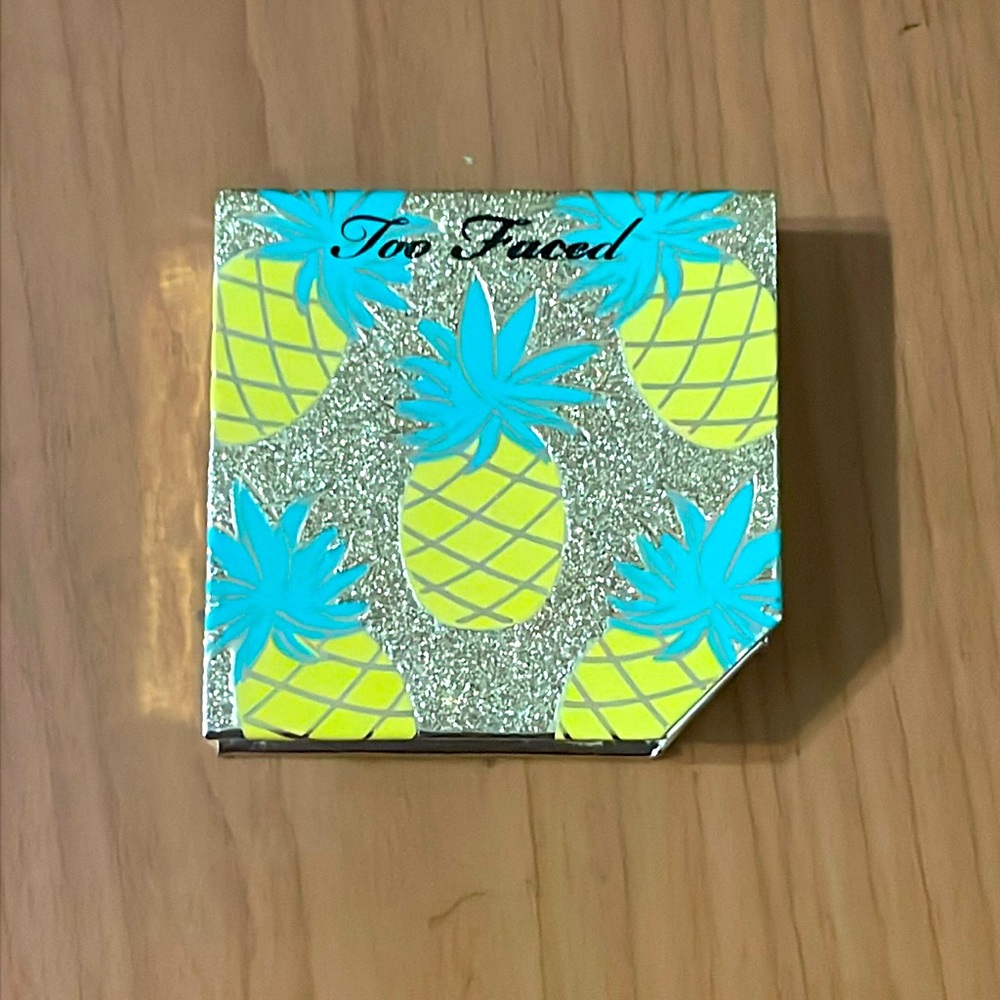 Too Faced bronzer and highlighter duo